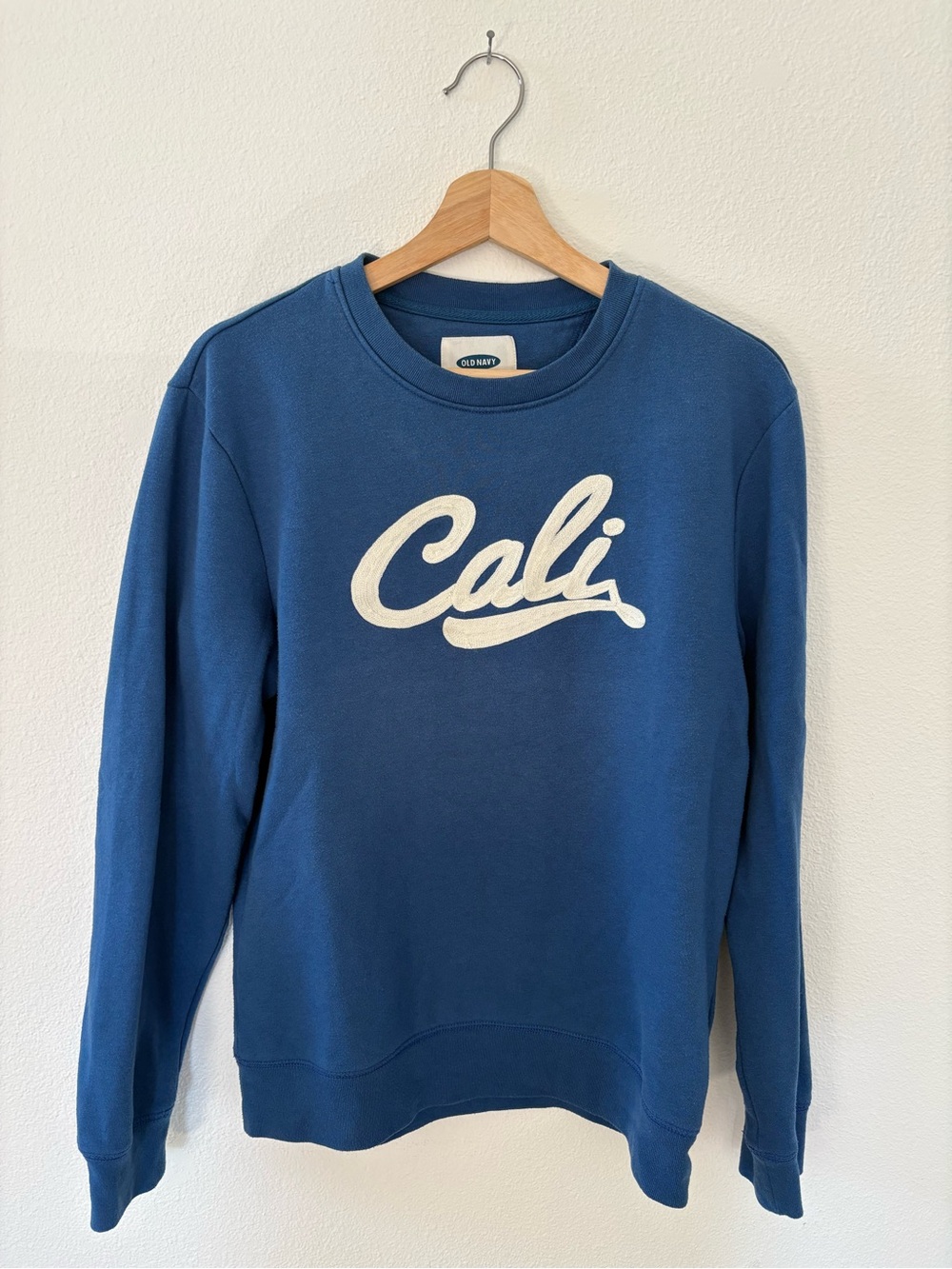Old Navy Men's Blue Crewneck Sweatshirt with White 'Cali' Script